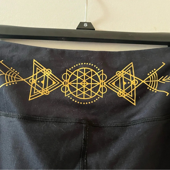 Sol & Mane sacred Cora Tri Legging Black with Gold graphics size Large - Picture 1 of 6